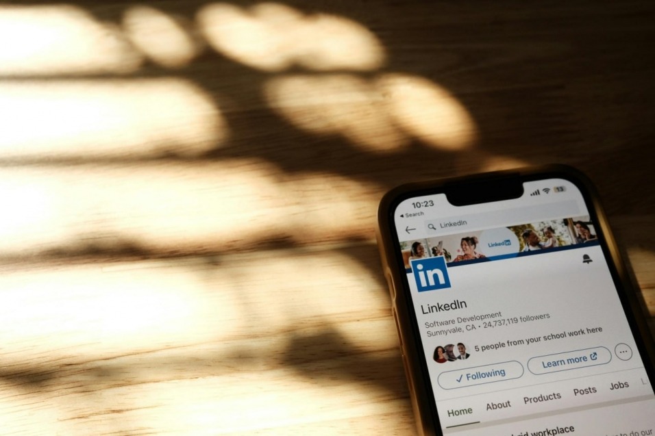 How to Use LinkedIn for Job Hunting While in College 5 Insights from Top Essay Writing