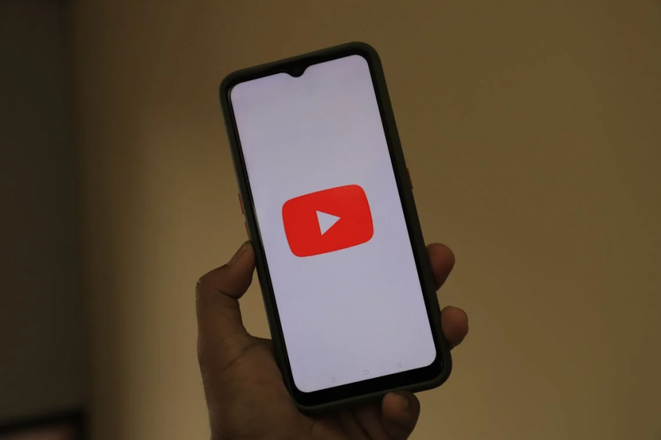 Your Digital Art Channel: How to Generate Passive Income by Streaming Your Work 24/7